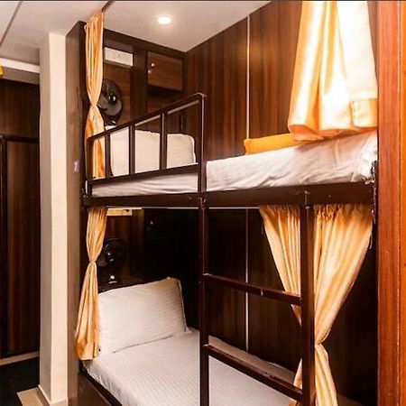 Almas Dormitory 24 Hours Aircondition ムンバイ エクステリア 写真