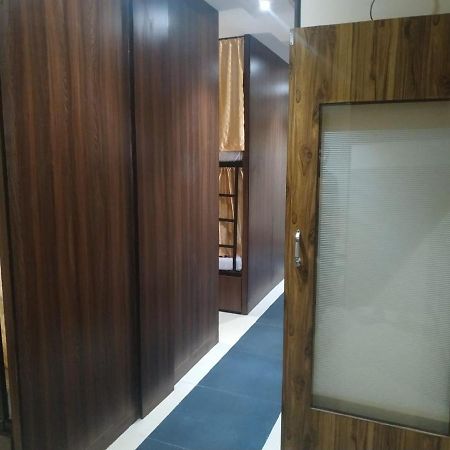 Almas Dormitory 24 Hours Aircondition ムンバイ エクステリア 写真