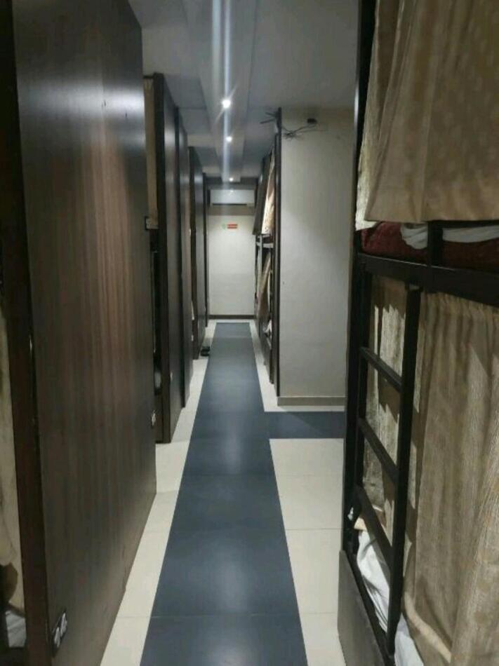 Almas Dormitory 24 Hours Aircondition ムンバイ エクステリア 写真