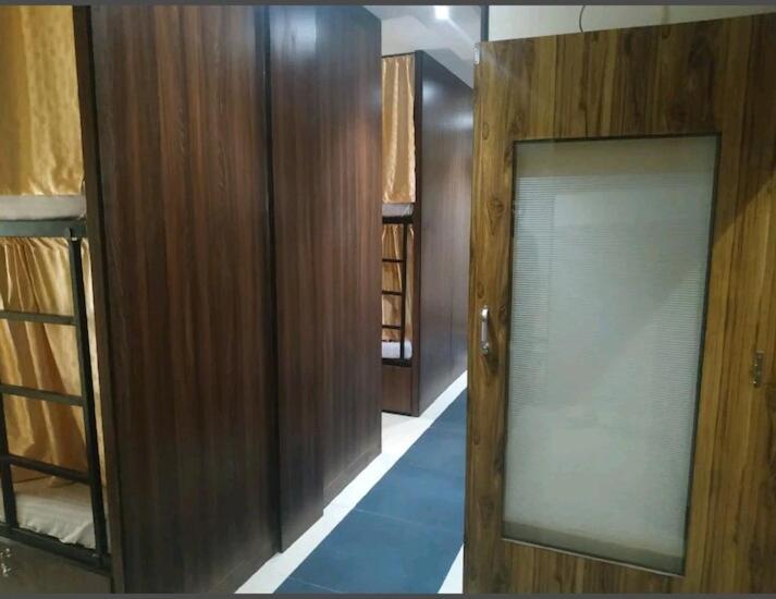 Almas Dormitory 24 Hours Aircondition ムンバイ エクステリア 写真