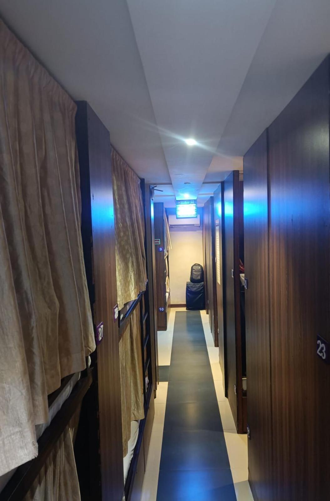 Almas Dormitory 24 Hours Aircondition ムンバイ エクステリア 写真