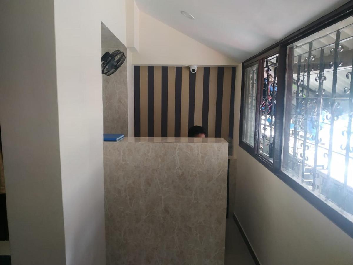 Almas Dormitory 24 Hours Aircondition ムンバイ エクステリア 写真